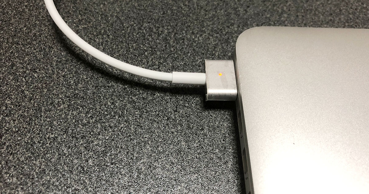 mac充電器　非純正品